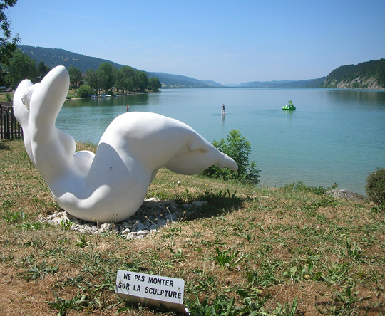 Skulptur am Lacd de Joux bei Genf