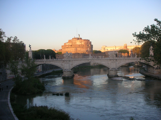 Der Tiber in Rom, aus der Tskana kommend, ins Tyrrhenische Meer fließend