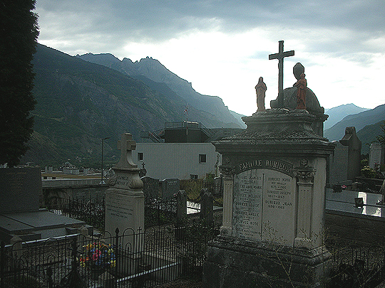 Noch ein Friedhof: St. Jean-de-Maurienne
