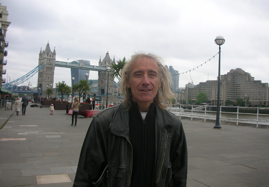 Und last, not least: der manipogo-Autor vor der London Bridge