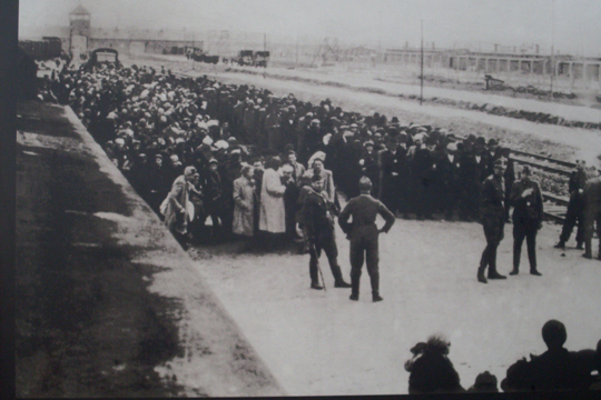 Noch einmal: Selektion an der Rampe in Auschwitz-Birkenau