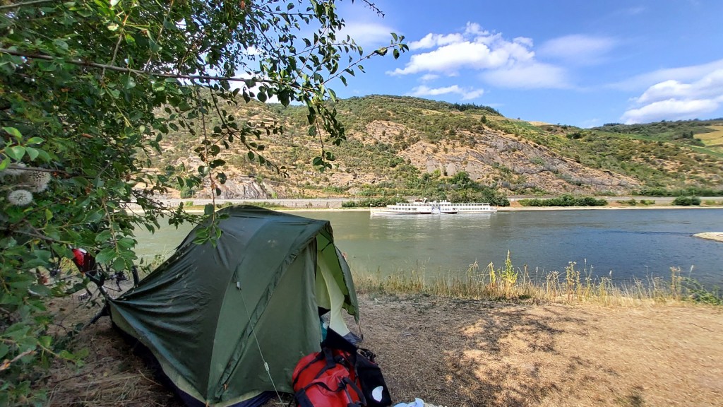 Campieren am Rhein