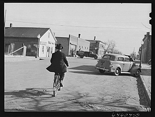 Ipswich, South Dakota: Ein Landpriester radelt in die Stadt. Foto von John Vachon, 1914-1975. Dank an: Library of Congress, Wash. D. C. 