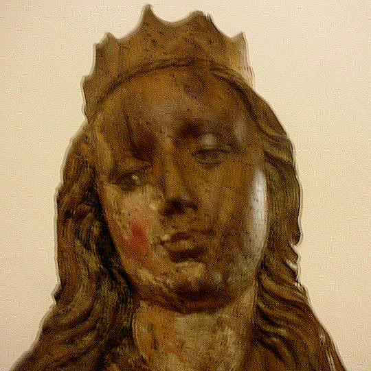 Maria im Museum: traurig