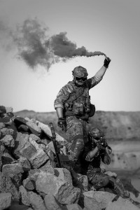 war-desert-gunshow-soldier